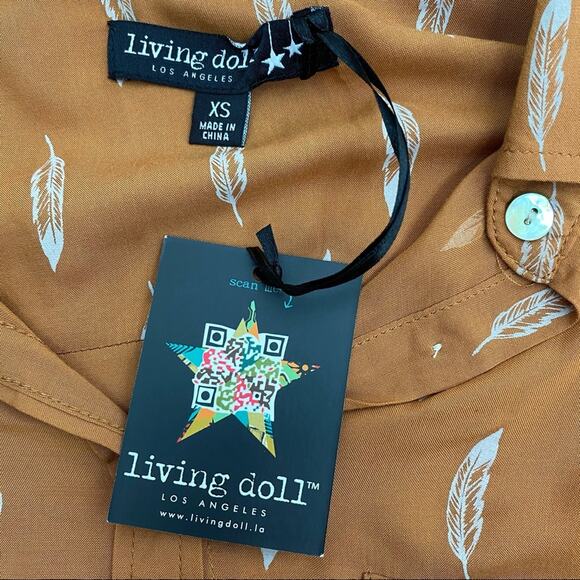 Living Doll Feathers Long Sleeve Button Up Blouse Camel Brown XS - Picture 3 of 11